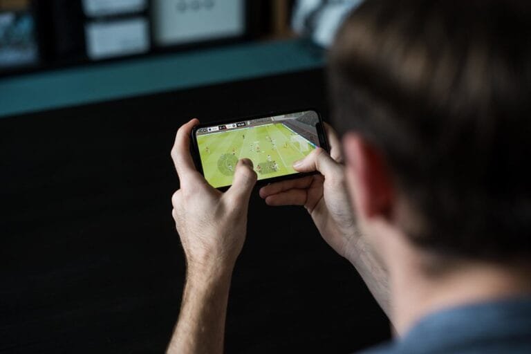 Offline but Smart: How E‑Coach Pro Solves Mobile Connectivity Gaps